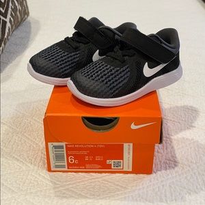 New Toddler Nike Revolution 4 Shoes - Size 6c